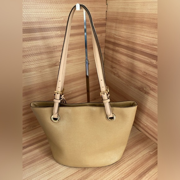 RARE Michael Kors Jet Set Item Medium - Picture 5 of 14